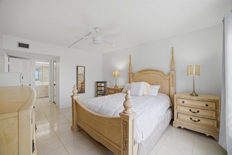 Condo in Atlantis, Florida, 2 bedrooms № 2254643 - photo 14