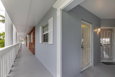 Condo in Atlantis, Florida, 2 bedrooms № 2254643 - photo 5