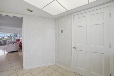Condo in Atlantis, Florida, 2 bedrooms № 2254643 - photo 12