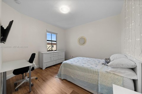 Купить виллу или дом в Дорал, Флорида 4 спальни, 246.19м2, № 2061541 - фото 9