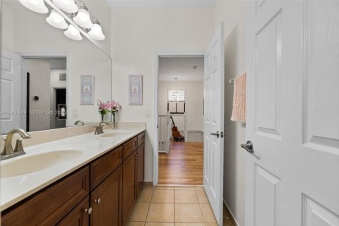 Купить виллу или дом в Дорал, Флорида 4 спальни, 246.19м2, № 2061541 - фото 18