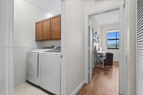 Купить виллу или дом в Дорал, Флорида 4 спальни, 246.19м2, № 2061541 - фото 15