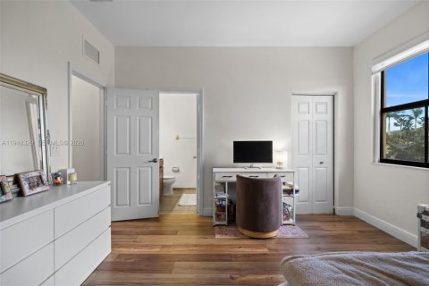 Купить виллу или дом в Дорал, Флорида 4 спальни, 246.19м2, № 2061541 - фото 13