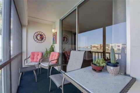 Condo in South Pasadena, Florida, 2 bedrooms  № 2233143 - photo 30