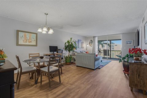 Condo in South Pasadena, Florida, 2 bedrooms  № 2233143 - photo 4