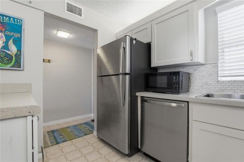 Condo in South Pasadena, Florida, 2 bedrooms  № 2233143 - photo 13