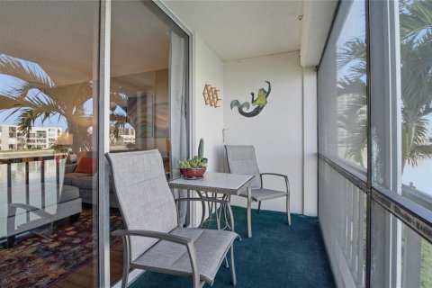 Condo in South Pasadena, Florida, 2 bedrooms  № 2233143 - photo 29