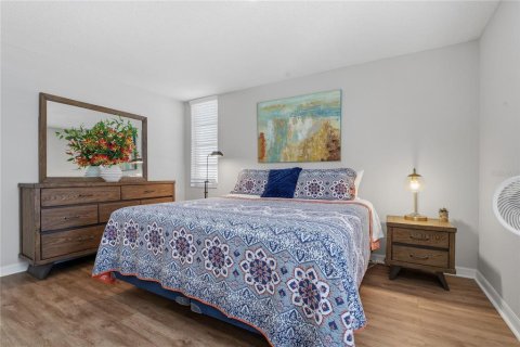 Condo in South Pasadena, Florida, 2 bedrooms  № 2233143 - photo 18