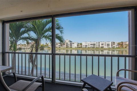 Condo in South Pasadena, Florida, 2 bedrooms  № 2233143 - photo 2