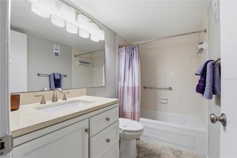 Condo in South Pasadena, Florida, 2 bedrooms  № 2233143 - photo 21