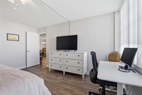 Condo in South Pasadena, Florida, 2 bedrooms  № 2233143 - photo 24
