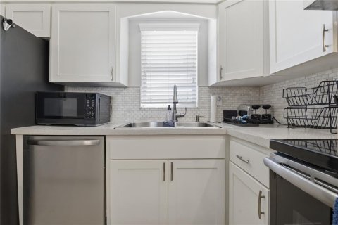 Condo in South Pasadena, Florida, 2 bedrooms  № 2233143 - photo 14