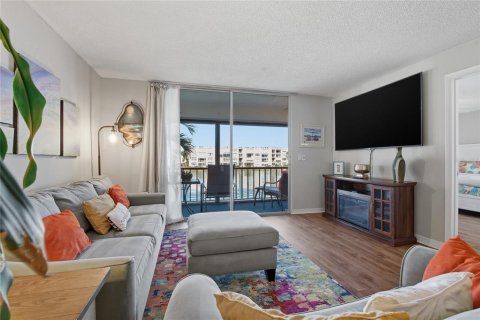 Condo in South Pasadena, Florida, 2 bedrooms  № 2233143 - photo 9
