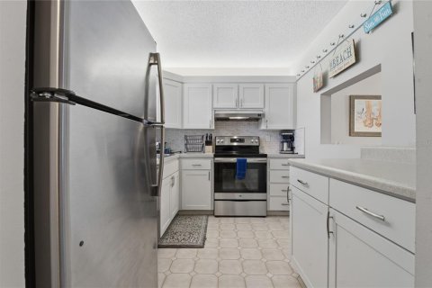 Condo in South Pasadena, Florida, 2 bedrooms  № 2233143 - photo 11