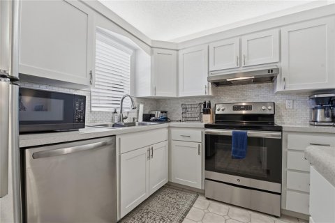 Condo in South Pasadena, Florida, 2 bedrooms  № 2233143 - photo 12
