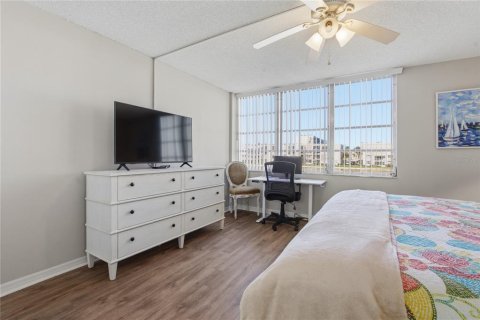 Condo in South Pasadena, Florida, 2 bedrooms  № 2233143 - photo 23