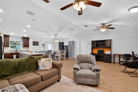 House in Wildwood, Florida 3 bedrooms, 162.58 sq.m. № 2422686 - photo 6