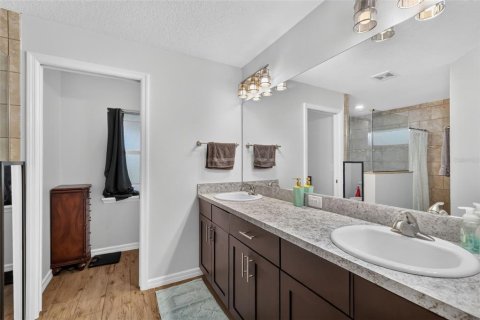 House in Wildwood, Florida 3 bedrooms, 162.58 sq.m. № 2422686 - photo 9
