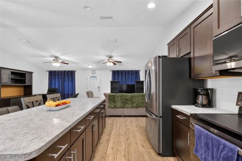 House in Wildwood, Florida 3 bedrooms, 162.58 sq.m. № 2422686 - photo 7