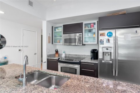 Condominio en alquiler en Miami, Florida, 2 dormitorios, 119.75 m2 № 1925669 - foto 14
