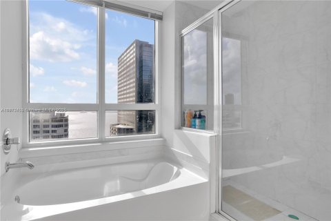 Condominio en alquiler en Miami, Florida, 2 dormitorios, 119.75 m2 № 1925669 - foto 18
