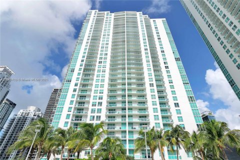 Condominio en alquiler en Miami, Florida, 2 dormitorios, 119.75 m2 № 1925669 - foto 3