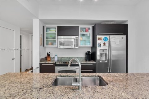 Condominio en alquiler en Miami, Florida, 2 dormitorios, 119.75 m2 № 1925669 - foto 13