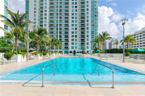 Condominio en alquiler en Miami, Florida, 2 dormitorios, 119.75 m2 № 1925669 - foto 9