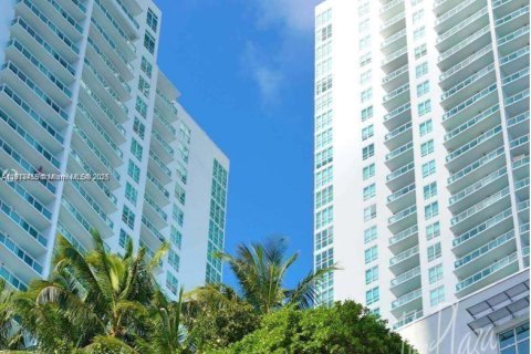 Condominio en alquiler en Miami, Florida, 2 dormitorios, 119.75 m2 № 1925669 - foto 2