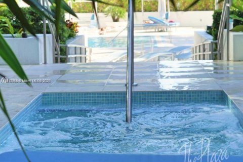 Condominio en alquiler en Miami, Florida, 2 dormitorios, 119.75 m2 № 1925669 - foto 8