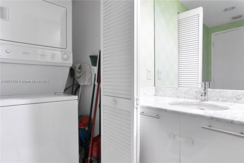Condominio en alquiler en Miami, Florida, 2 dormitorios, 119.75 m2 № 1925669 - foto 12