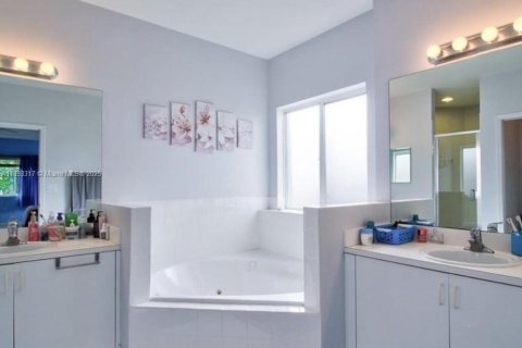 Villa ou maison à vendre à Homestead, Floride: 4 chambres, 259.38 m2 № 1946034 - photo 10