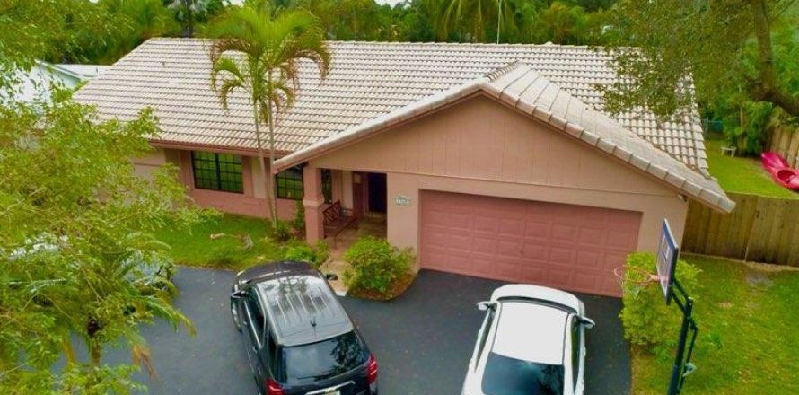 Villa ou maison à Plantation, Floride 4 chambres, 204.38 m2 № 888219