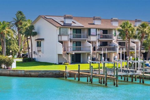 Adosado en venta en Clearwater, Florida, 4 dormitorios, 199.74 m2 № 1749693 - foto 1