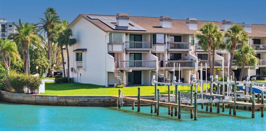 Adosado en Clearwater, Florida 4 dormitorios, 199.74 m2 № 1749693