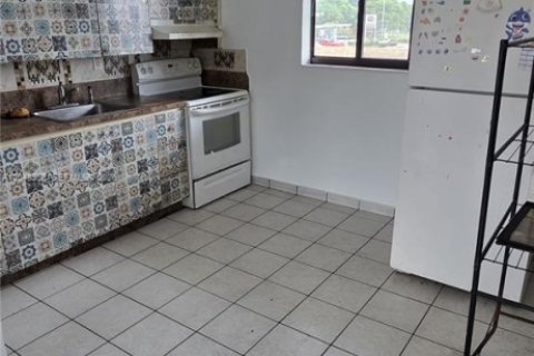 Apartment in Hialeah, Florida 2 bedrooms, 425.49 sq.m. № 2271445 - photo 12