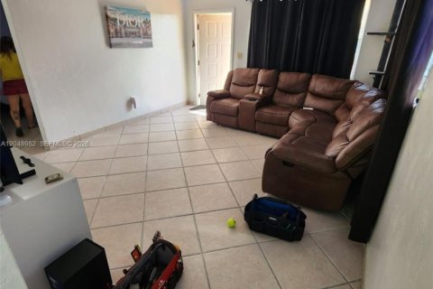 Apartment in Hialeah, Florida 2 bedrooms, 425.49 sq.m. № 2271445 - photo 20
