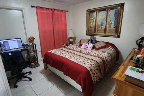 Apartment in Hialeah, Florida 2 bedrooms, 425.49 sq.m. № 2271445 - photo 24