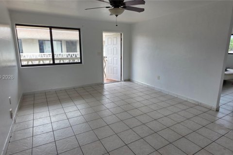 Apartment in Hialeah, Florida 2 bedrooms, 425.49 sq.m. № 2271445 - photo 6