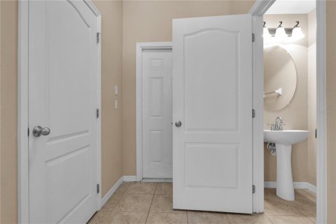 Touwnhouse à louer à Tampa, Floride: 3 chambres, 137.5 m2 № 2429339 - photo 10