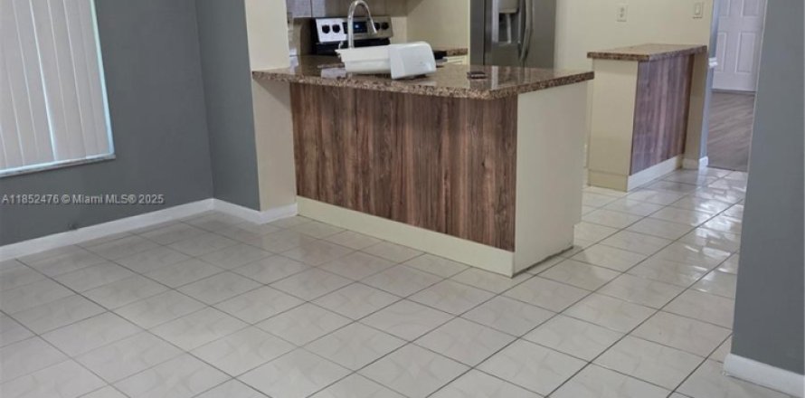 Casa en Margate, Florida 2 dormitorios, 107.86 m2 № 1877534