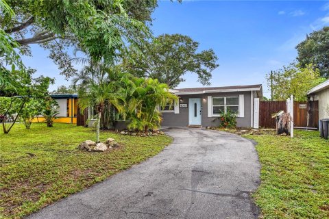 House in Pinellas Park, Florida 3 bedrooms, 110 sq.m. № 2298254