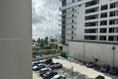 Condominio en venta en Hollywood, Florida, 2 dormitorios, 107.12 m2 № 1861093 - foto 1