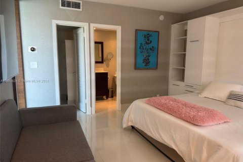 Condo in Hollywood, Florida, 2 bedrooms  № 1861093 - photo 16