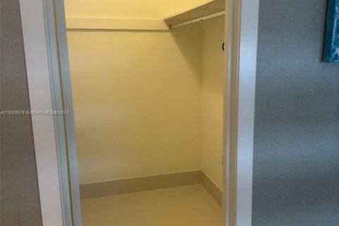 Copropriété à vendre à Hollywood, Floride: 2 chambres, 107.12 m2 № 1861093 - photo 10