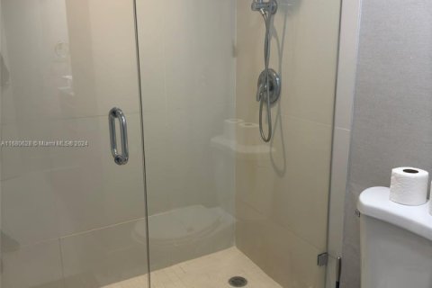 Condo in Hollywood, Florida, 2 bedrooms  № 1861093 - photo 8