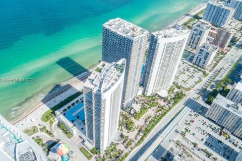 Copropriété à louer à Hallandale Beach, Floride: 3 chambres, 161 m2 № 1694553 - photo 1