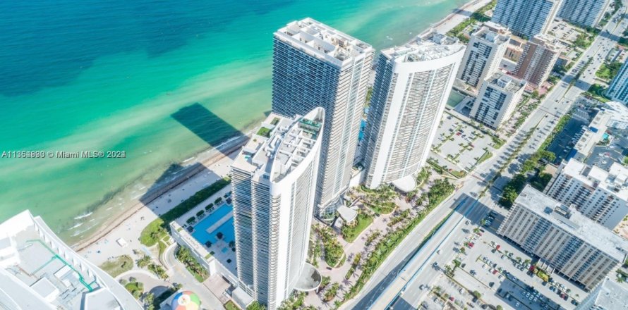 Condo à Hallandale Beach, Floride, 3 chambres № 1694553
