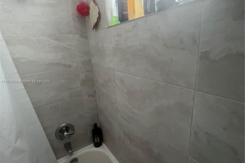 Propiedad comercial en venta en Miami, Florida, 292.46 m2 № 1960133 - foto 4