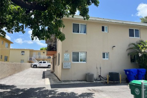 Propiedad comercial en venta en Miami, Florida, 292.46 m2 № 1960133 - foto 2